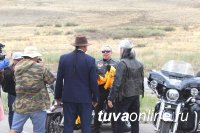 Рок-звезда Гарик Сукачев приехал в Кызыл на мотоцикле "Harley-Davidson"