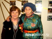 Глава города Дина Оюн поздравила с 95-летним юбилеем фронтовика Антонину Фролову