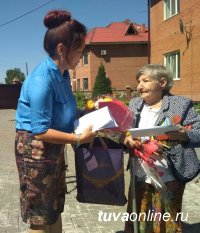 Глава города Дина Оюн поздравила с 95-летним юбилеем фронтовика Антонину Фролову