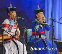 В Туве первая в истории республики женщина удостоена Почетного звания "Народный хоомейжи"