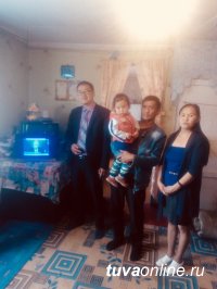 Многодетные семьи Монгун-Тайгинского кожууна получили в подарок цифровые приставки