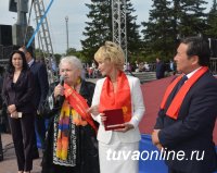 Кызыл широкомасштабным карнавальным шествием отметил День Города