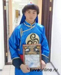 Начын Салчак из Кызыла стал лауреатом ХV Международного Курултая сказителей (Республика Алтай)