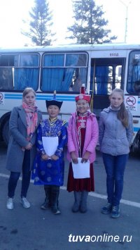Ко Дню пожилых людей для старшего поколения юные экскурсоводы провели экскурсию по Кызылу