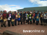 Лучшим учителям Тувы вручены государственные награды