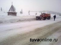 На федеральной трассе в Туву сложная ситуация из-за выпавшего снега и гололеда