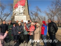 В Туве к 100-летию ВЛКСМ заложили капсулу с Обращением к молодежи 2068 года