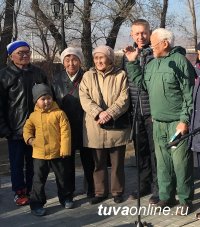 В Туве к 100-летию ВЛКСМ заложили капсулу с Обращением к молодежи 2068 года