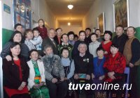 В Туве поздравления с Днем рождения принимает первый Народный художник России Дондук Дойбухаа В Туве поздравления с Днем рождения принимает первый Народный художник России Дондук Дойбухаа