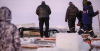 В Туве под лед на несанкционированной переправе ушла машина УАЗ. Пассажиры спаслись. Водитель погиб