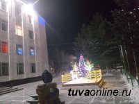 Кызыл "наращивает" праздничное оформление к Новому году