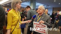 “Путин — щука” и “Полетаем?”: самые цепляющие плакаты журналистов на пресс-конференции президента РФ