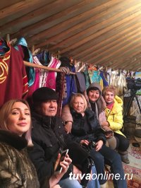 Журналисты побывали на чабанской стоянке «Кара-Чыраа» в часе езды от Кызыла