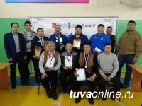 Шолбан Монгуш победил в первом шахматном турнире среди борцов Хуреш Тувы Шолбан Монгуш победил в первом шахматном турнире среди борцов Хуреш Тувы