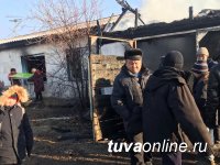 Машину дров, уголь, теплые вещи передали единороссы Тувы пострадавшей от пожара семье в селе Сарыг-Сеп