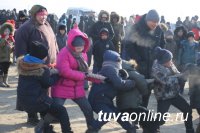 Тува: Мэр столицы в день Шагаа прибыл на левобережные дачи верхом на лошади