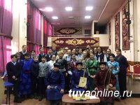Школьники Кызыла постигали суть обряда «Чолукшуур»