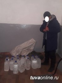 Тува: турист с рюкзаками, набитыми этиловым спиртом, остановлен на посту Ак