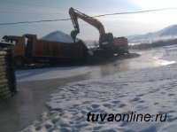 ЧС поселкового масштаба: в Ак-Туруге (Тува) из речки вышли наледевые воды