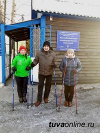 Кызыл: Николай Асланян и другие любители скандинавской ходьбы