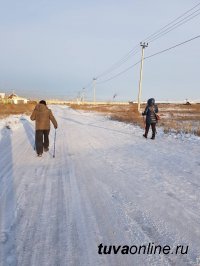Кызыл: Николай Асланян и другие любители скандинавской ходьбы