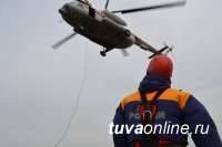 Тувинские спасатели отработали беспарашютное десантирование с вертолета
