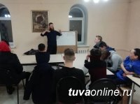 Священники организовали спортивный отдых для православной молодежи Тувы