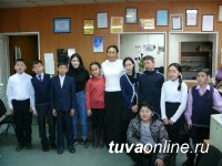 Еженедельник "ПлюсИнформ" взял шефство над 10 школьниками Кызыла