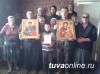 Православные верующие одного из сел Тувы получили в дар писаные иконы