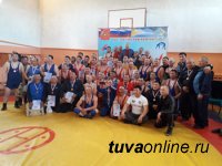 Турнир среди борцов-ветеранов вольного стиля Тувы состоялся в Бай-Тайге