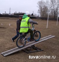 В Тандинском районе Тувы лучшие юные инспекторы дорожного движения учатся в Бай-Хааке