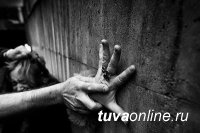 В Туве подростки изнасиловали 39-летнюю женщину