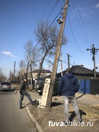 В Кызыле по вине водителя, сбившего в 4 ч утра опору, целый микрорайон остался без света