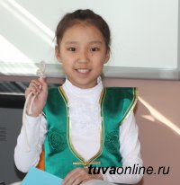 Фестивальные краски в школе №8 города Кызыла