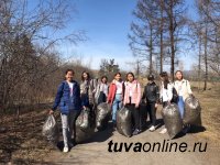 Туран: "Добрые сердца Тувы" убрали от мусора территорию парка, прилегающую к памятнику Красным партизанам Туран: "Добрые сердца Тувы" убрали от мусора территорию парка, прилегающую к памятнику Красным партизанам