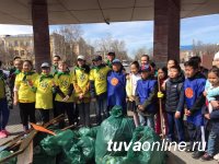 Семейные команды школ № 2 и 7 города Кызыла помогли "экорыбалкой" очистить протоку в Национальном парке