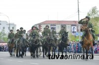 В Туве впервые в Параде Победы участвовали конный расчет и авиазвено