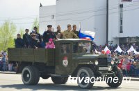 В Туве впервые в Параде Победы участвовали конный расчет и авиазвено