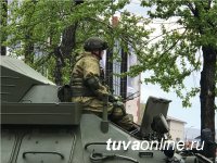 В Туве впервые в Параде Победы участвовали конный расчет и авиазвено