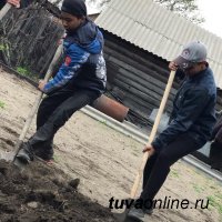 "Добрые Сердца Тувы" помогли фронтовику вскопать огород