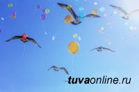 Экологи Тувы в преддверии выпускных и свадеб обращаются с призывом не выпускать в небо воздушные шары. Они губят природу