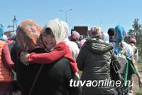 В столице Тувы православные провели крестный ход против алкоголизма В столице Тувы православные провели крестный ход против алкоголизма