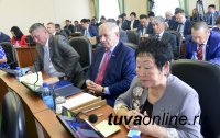 Шолбан Кара-оол представил Отчет о деятельности правительства Тувы за 2018 год в парламенте республики