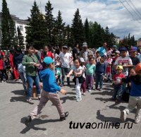 Дети от 0 до 17 лет в Красноярском крае составляют 21,95% населения, Хакасии - 24,09%, в Туве - 37,37%