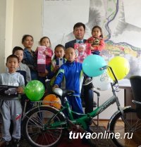Мэр Кызыла и сотрудники Мэрии поздравили с Днем защиты детей многодетные семьи