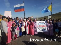 «ТАНА — ЧЕМПИОН! ТАНА — МОЛОДЕЦ!», –