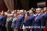 К 25-летию Верховного Хурала Тувы награждены руководители парламента республики разных созывов
