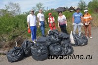 Кызыл: День охраны природы депутаты городского хурала отметили уборкой от мусора природного чуда – реки Донмас-суг