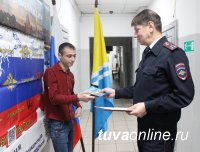 Кызыл:: Два лица без гражданства и три иностранных гражданина приняли Присягу гражданина России