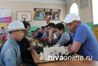Херел Сандай-оол, Даш-оол Ондар и Арсения Ойдуп - победители шахматного турнира памяти Матпа Хомушку